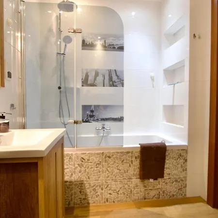 Appartamento Mp Rent- 48m, Klimatyzacja, Ogrodek, Parking, Jana Kazimierza, Travellerrevawards2024 *